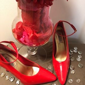 Women’s red pump size US 10M
